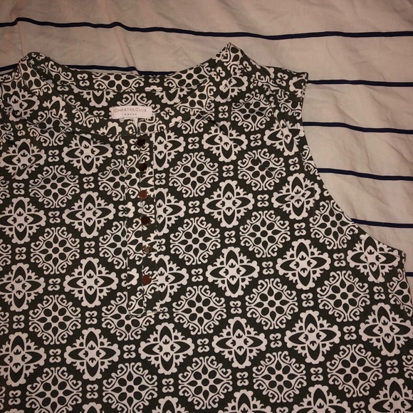 Patterned Sleeveless Blouse - Picture 5 of 7